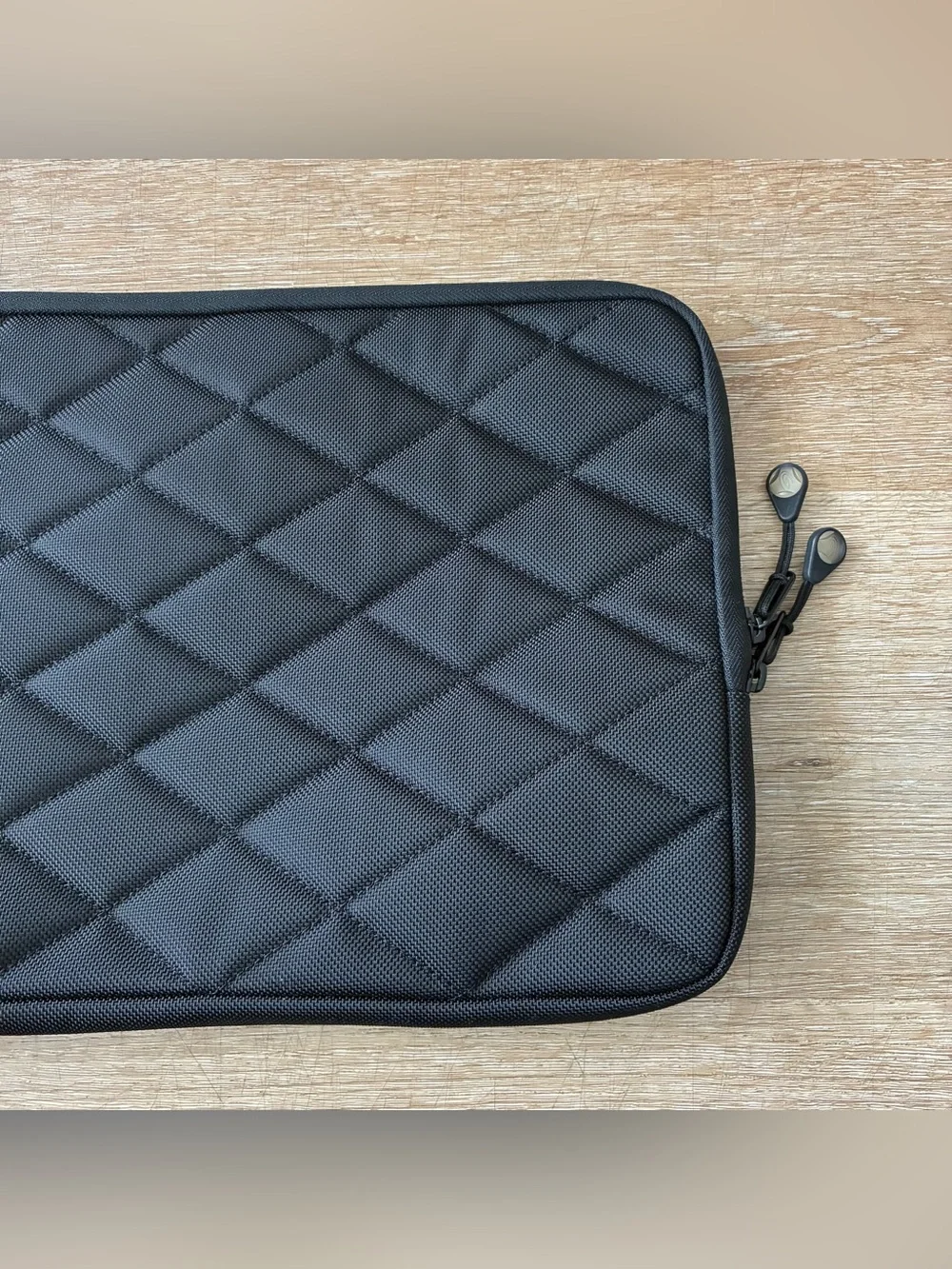 Timbuk2 Quilted Padded Laptop Sleeve Case Black Size Small Zip EUC